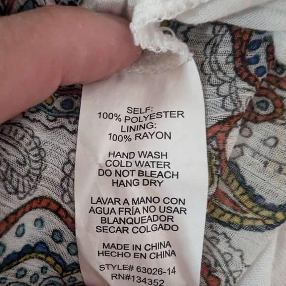 🛍️4 For $15🛍️Ambiance Gray and White Asymmetrical Tank Top - Picture 7 of 9